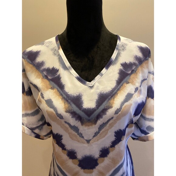 Est. 1946 Blouse Sz Large Oversized Flowy Creams & Blues Casual Top Cap Sleeves - Picture 2 of 11